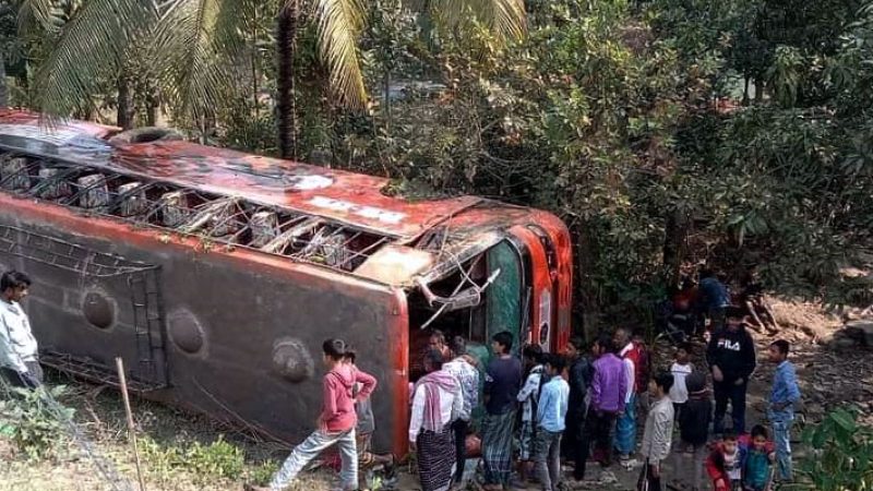 বরিশালে সড়কে ৮ মাসে ঝরেছে শতাধিক প্রাণ