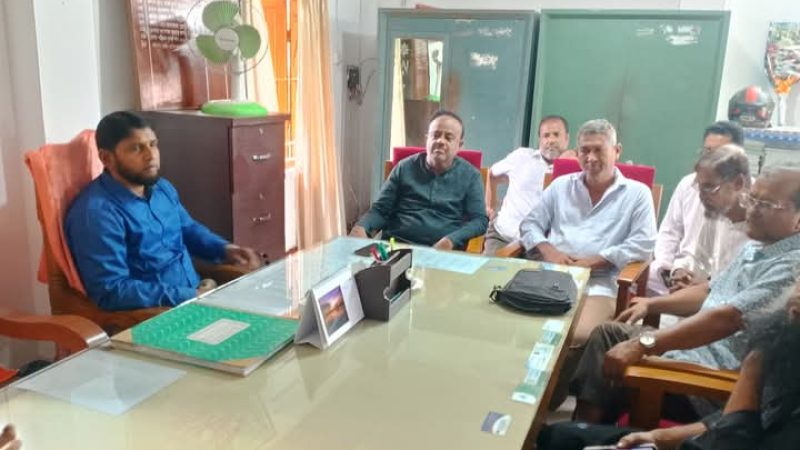 বি,এন,খান ডিগ্রি কলেজ এর অধ্যক্ষ’র সাথে পৌর বিএনপির সৌজন্য সাক্ষাৎ