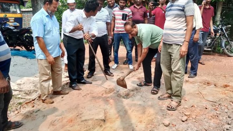 উজিরপুর পৌরসভায় ইট সলিং রাস্তা নির্মাণ কাজের উদ্বোধন-এসিল্যান্ড