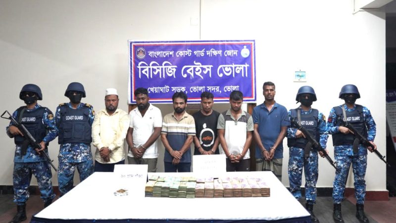 কোস্ট গা‌র্ডের অভিযা‌নে ৫৩ ড্রেজার, ৩৬ বাল্কহেড জব্দ: ইজারাদারসহ গ্রেপ্তার ৬