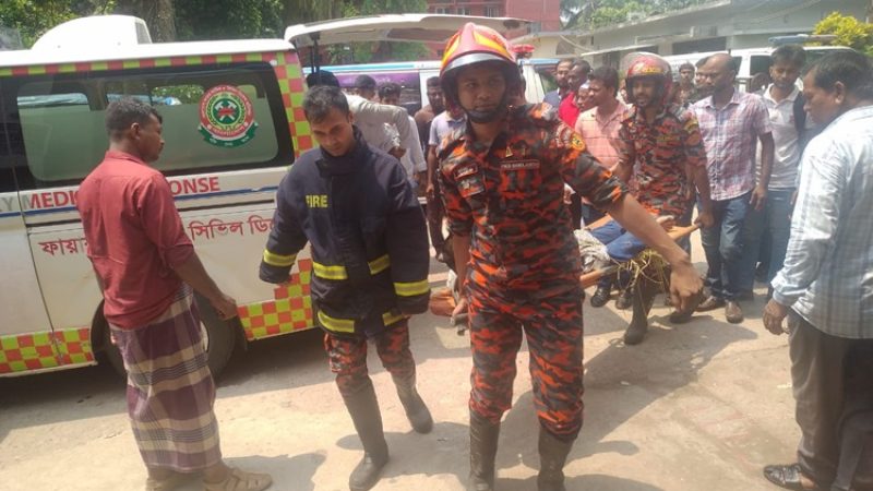 গৌরনদীতে পিকআপের ধাক্কায় পুলিশ সদস্যের ছেলের মৃত্যু