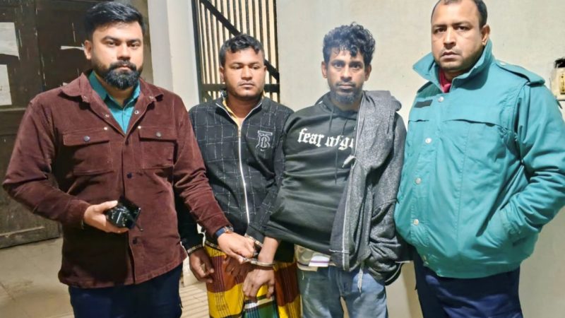 নগরীতে দুই ওয়ারেন্টভুক্ত স*ন্ত্রাসী গ্রে*প্তার