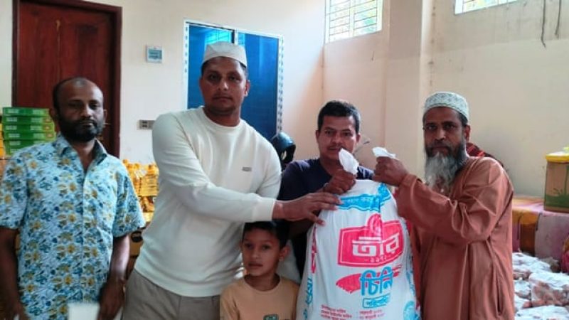বরিশালে দেড় শতাধিক পরিবারের মাঝে জসিম উদ্দিন সিআইপি’র ইফতার সামগ্রী বিতরণ