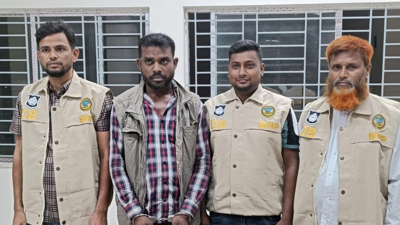 বরিশালে ডিবি পুলিশের অভিযানে  ১ কেজি গাঁজাসহ রহিম  আটক 